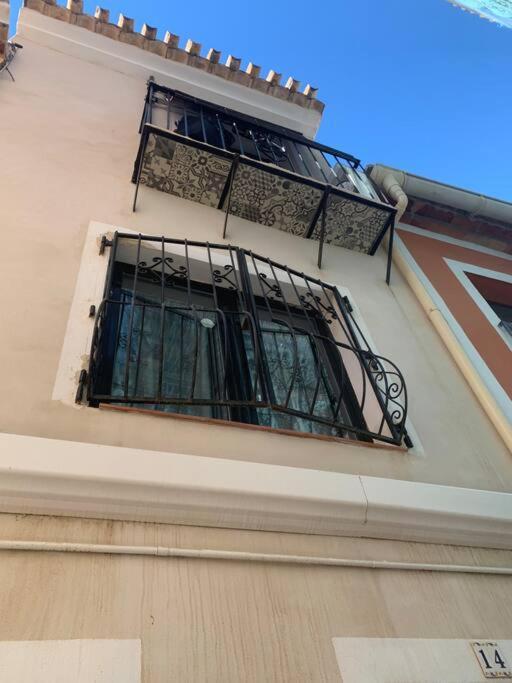 Preciosa Casa En Vilajoyosa Con Vistas Al Mar En Las Casas Colgantes Del Casco Antiguo Villajoyosa Luaran gambar